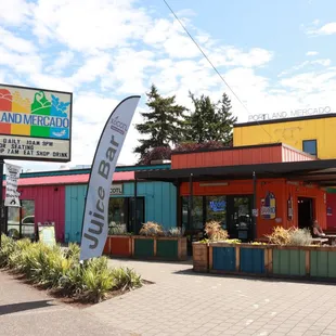 A view just to the left of the food carts