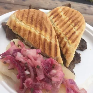 Pan Con Bistec