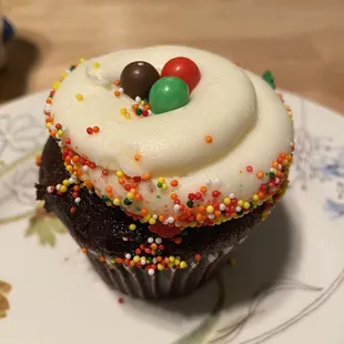 Chocolate cupcake with cream cheese frosting