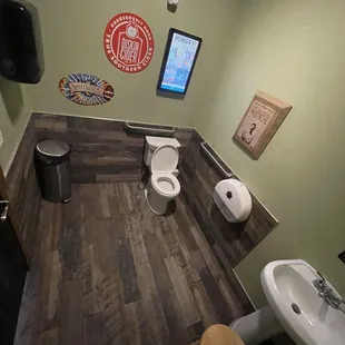 Bathrooms are nice and clean !