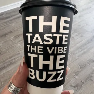 medium cinnamon roll latte w oat milk