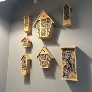 Bee-inspired ambiance