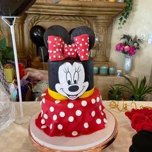Minnie Mouse cake