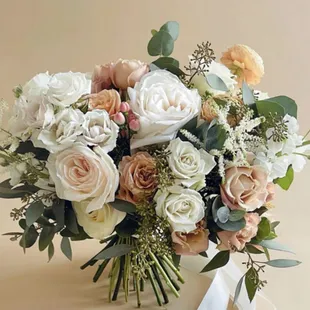 Now you can rent your wedding bouquet. Order your special one, enjoy it it and return it.
