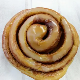 Cinnamon Roll, Queen Donuts