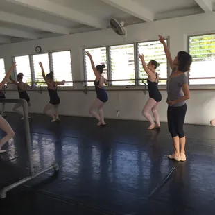 Ms. Suzanne's Ballet 2-3 class