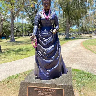 Queen Kapiolani Statue