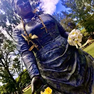 On this day of remembrance we decided to allow the Queen to offer fragrant plumeria to her people...made the day so special!   Aloha.