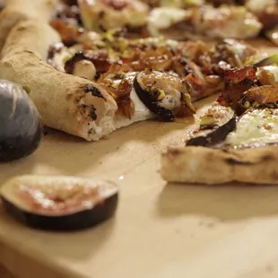 Bellafica Pizza... mascarpone ricotta with bacon, caramelized onion, figs, pistachio with a balsamic drizzle