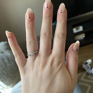 Dip nails with dot design