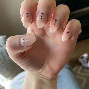 Dip nails with dot design