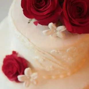 Cake with edible glitter design to match the beading detail on my wedding gown.