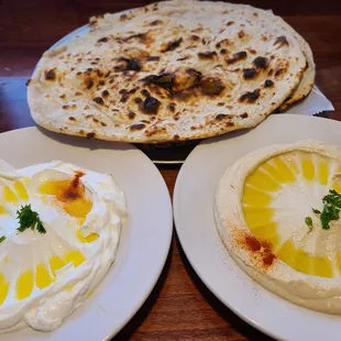 Hummus, bread and labnah