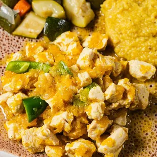 Pieces of chicken breast sautéed in a ginger sauce with garlic, jalapenos, turmeric and yellow onions.