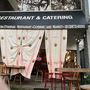 the outside of a restaurant