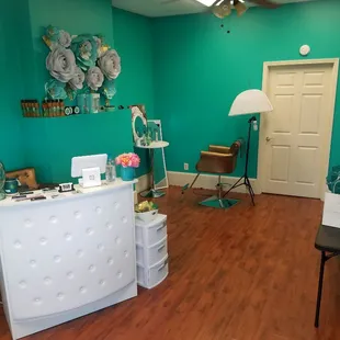 Beautiful Saturday inside of Queendom Aesthetics.