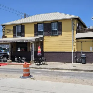 ows a view of a street corner