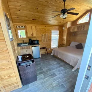 Super cozy, homey cabin