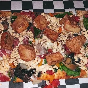 Jackfruit chicken veggie pizza