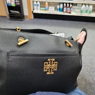 @QMC POB 1 Pharmacy 11/4/2022.Came here 2 get my 4th Vaccine &amp; EVERYONE here is Super Nice! Couldn't find my HMSA card, ROZ Ur Awesome!! Ty!