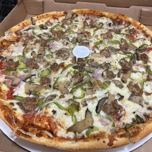 Queen 's Special Pizza