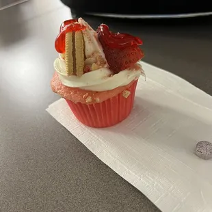 Strawberry shortcake cupcakes