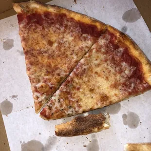 Dry greasy slices of pizza from Quentin Pizzeria. I absolutely don&apos;t recommend this place.