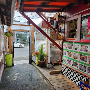 Entry and order station