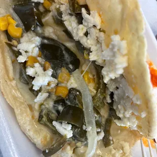 Quesabrosa de rajas con queso