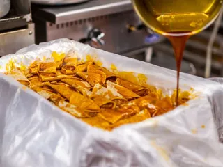 La Salsa Tacos de Canasta