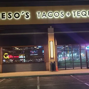 Exterior view of Queso&apos;s Plainfield with large patio on side of building.