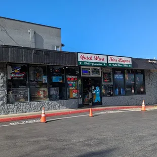 First store upon entering the plaza