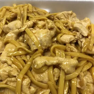 lomein with just chicken, definitely recommend asking for some chili sauce for a kick