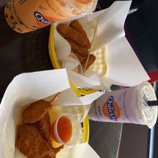 Thai milk tea with boba, Mozzarella sticks with spicy mayo, Fried shrimp with sweet chili sauce, and Taro milk tea with boba