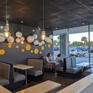 a woman sitting in a restaurant