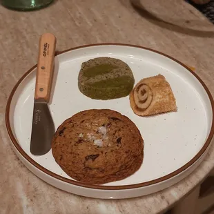 Sweet (cookie plate) - Black sesame + matcha, salted chocolate chip