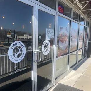 the entrance to a fast food restaurant