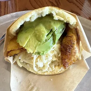 Queso w avocado &amp; plantains