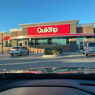 the front of a fast food restaurant