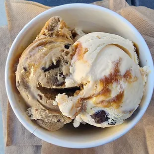 Two scoops- rush hour and sea turtle