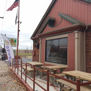 the outside of the restaurant