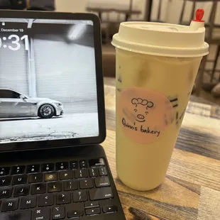 Oolong Jasmine Milk Tea with Coffee Jelly