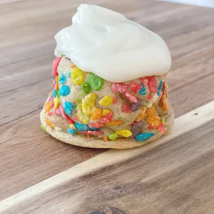 Frutti Tutti gives you that nostalgia of eating your favorite breakfast treat growing up!