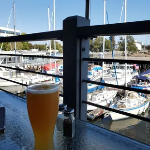 Excellent service here on Tuesday at about 5pm. Recieved a table with bay view, beer, and appetizers promptly. Will return and recommend!