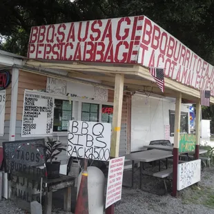 the outside of a restaurant