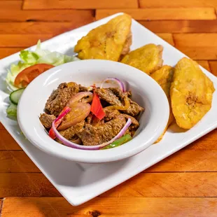 Carne Guisada - Stewed Beef / Tostones