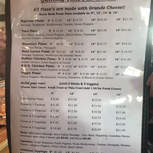 Had soup and fresh pork rinds. Amazing. Jeff the owner was outstanding. Stop and enjoy.