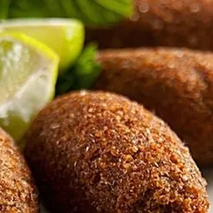 Kibbeh - Popularized in Brazil, the famous dumpling with stretched ends is made with ground beef and wheat, seasoned with herbs.