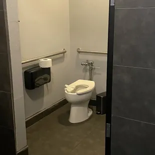 Dirty nasty bathroom