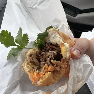 Pulled pork banh mi